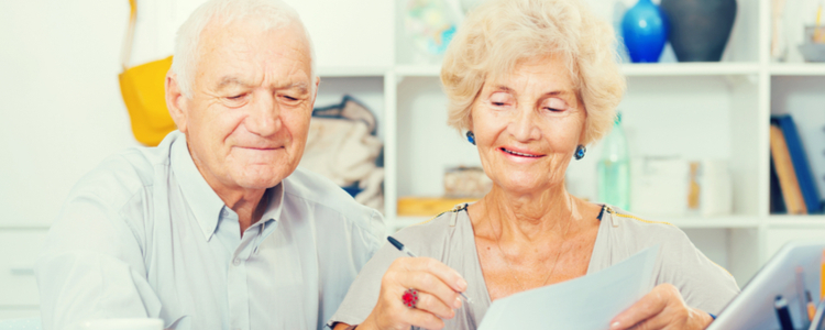 Couple choosing Medicare plan!